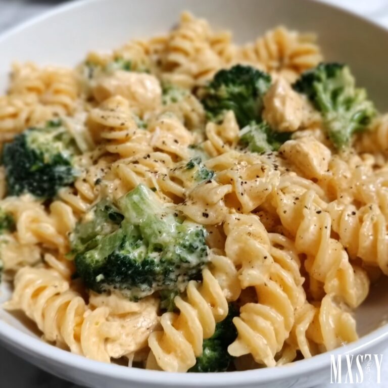Cheesy Garlic Chicken and Broccoli Pasta Recipe